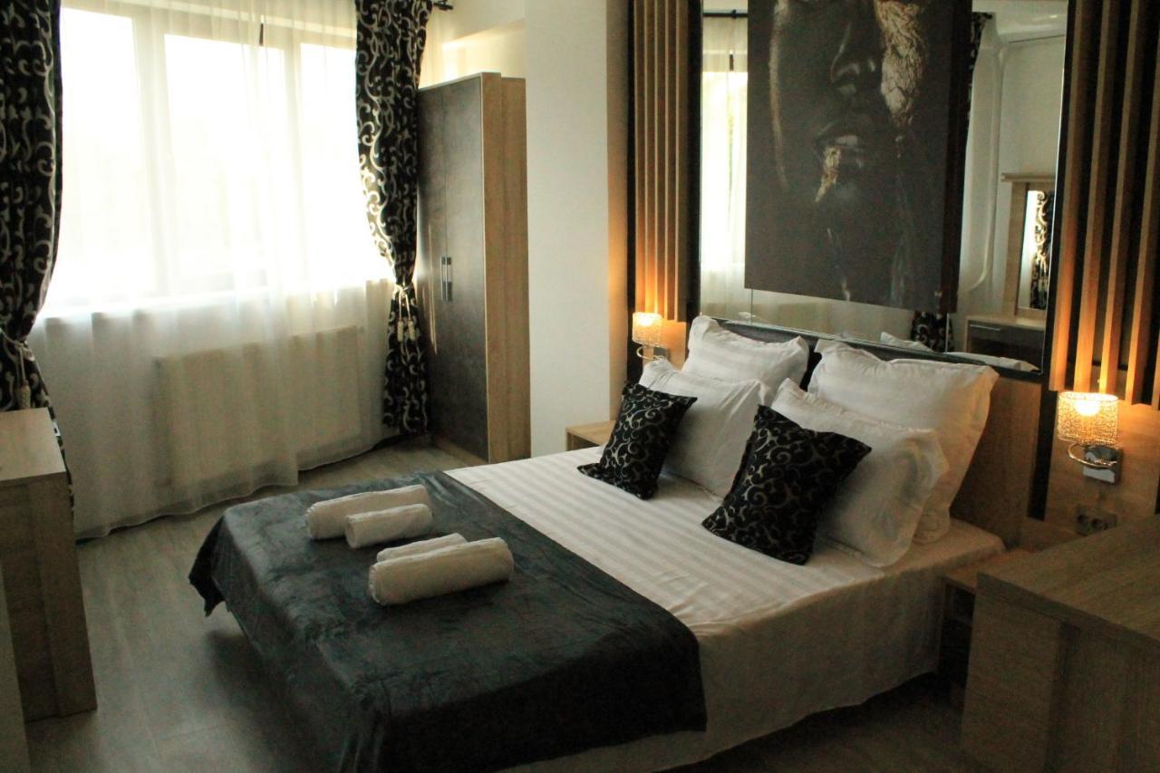 Hotel Theline Bucharest
