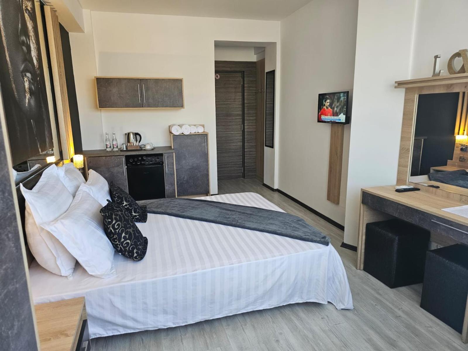 Theline Hotel 3*