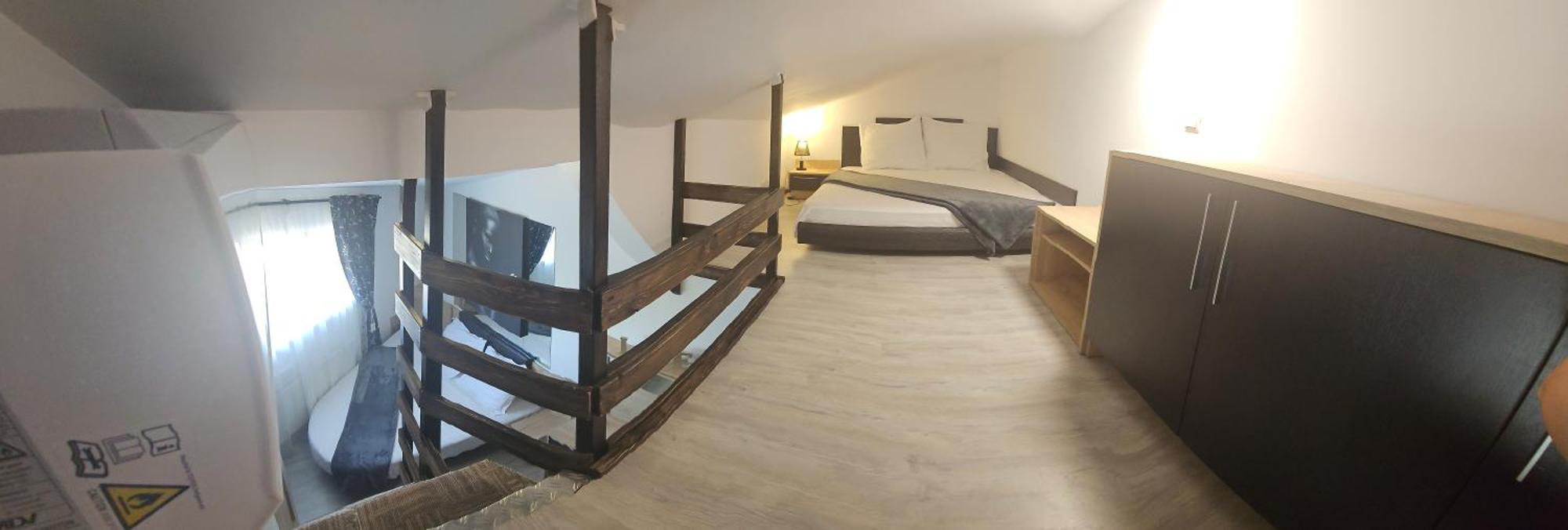 Theline Hotel 3*