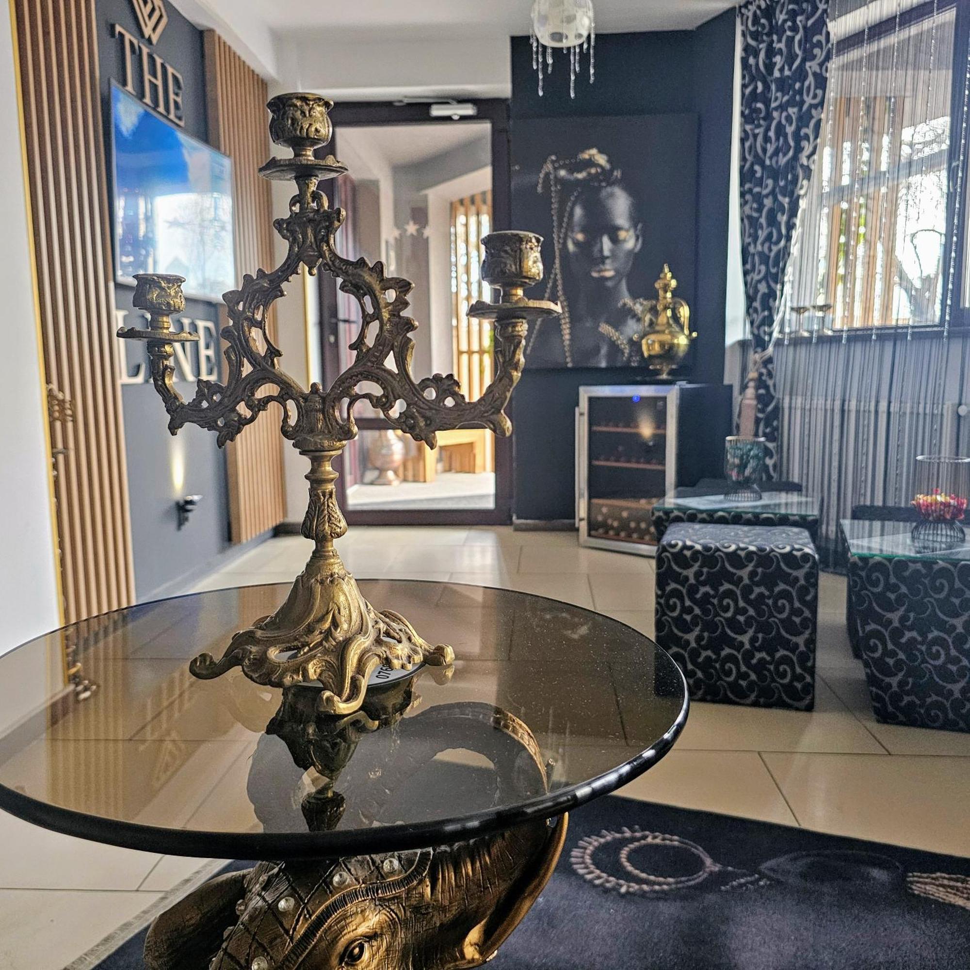 Theline Hotel