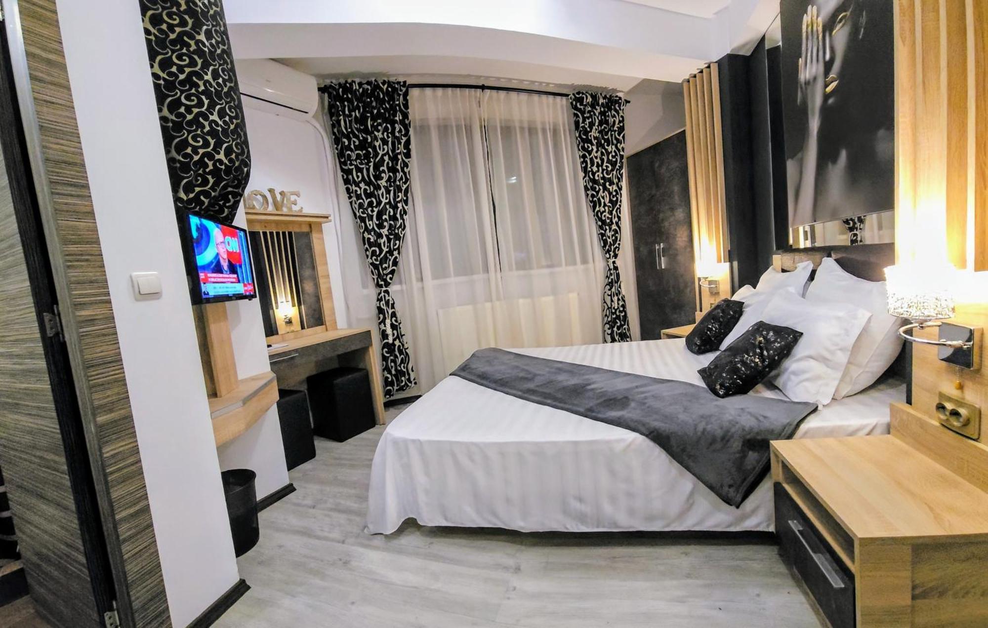 Theline Hotel 3*