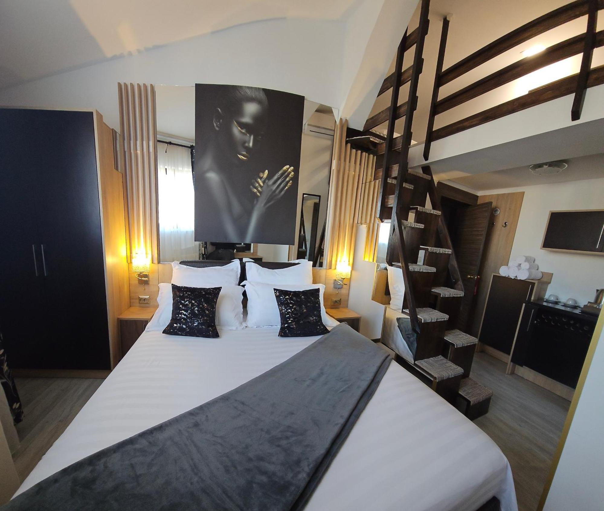 Hotel Theline 3*